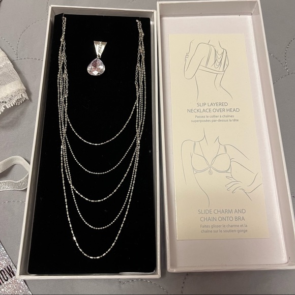 Victoria’s Secret Fashion Show set plus limited edition necklace with charm. NWT - Picture 14 of 16